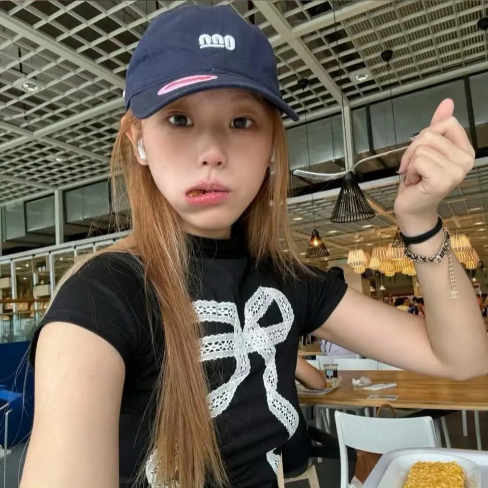 带我去月球海报