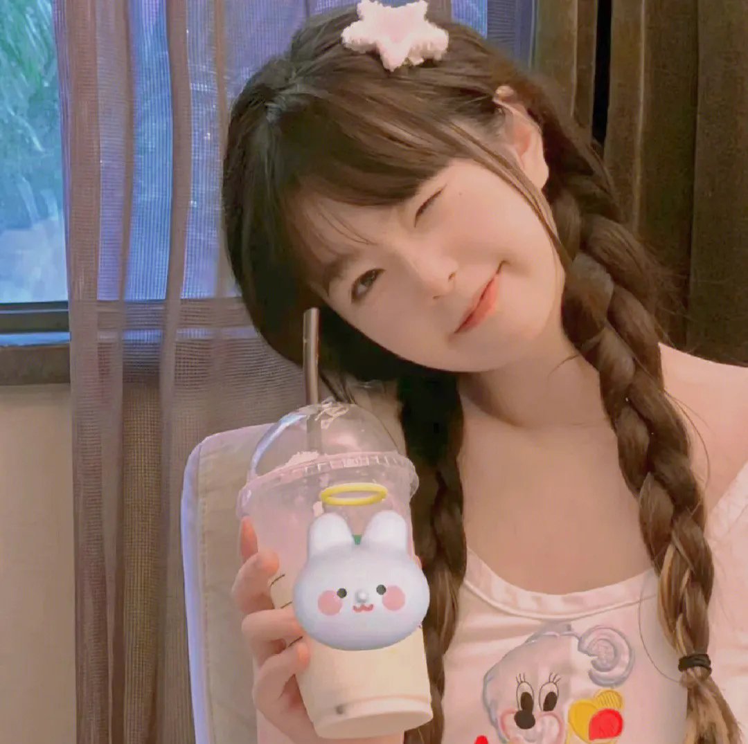 云端美人海报